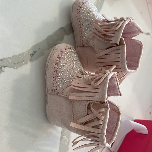 My first Stuart Weitzman crib booties in Infant size 2 - Picture 3 of 8